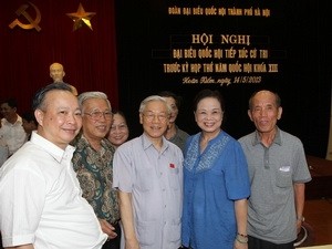  Party General Secretary Nguyen Phu Trong meets voters in Hoan Kiem and Tay Ho District, Hanoi - ảnh 1